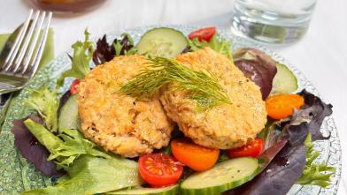 Lemon Dill Salmon Cake Salad