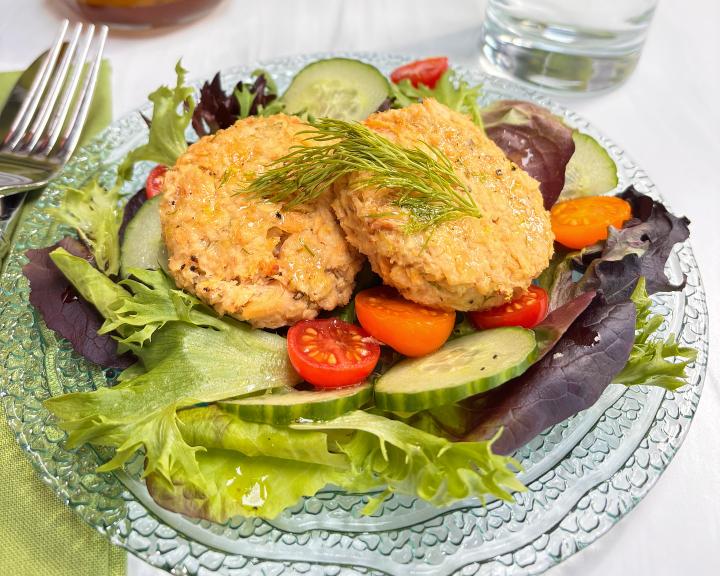 Lemon Dill Salmon Cake Salad