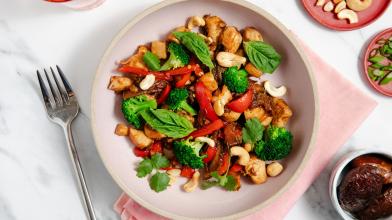 A bowl of Date & Cashew Chicken Stir Fry for a diabetes friendly healthy meal