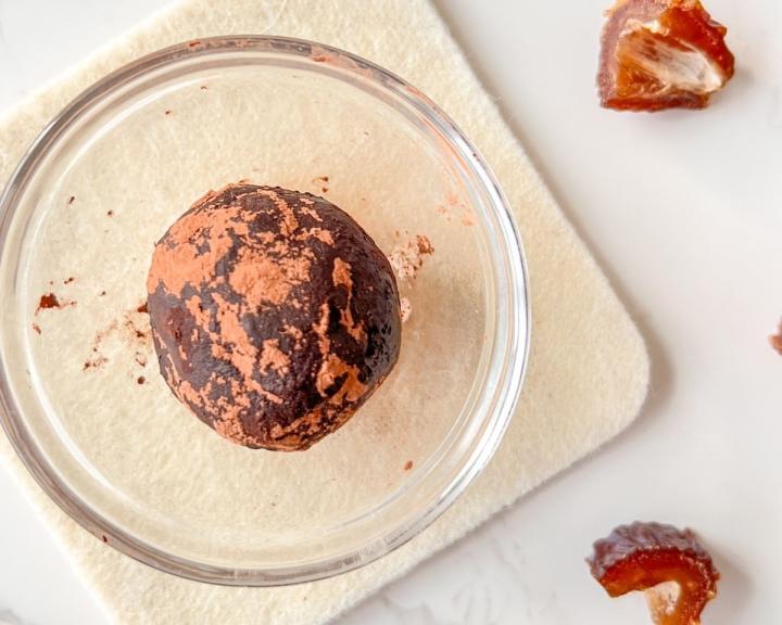 A delicious chocolate truffle made with dates for a healthy diabetic diet dessert