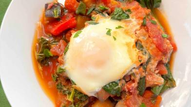spicy green shakshuka