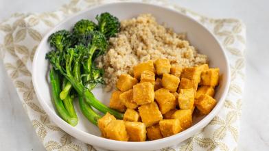 A bowl of tofu, quinoa, and brocolini for a vegan vegetarian diabetes management meal