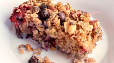 Triple Berry Baked Oats