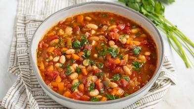 A bowl of vegan chili for a diabetic diet of plant powered protein